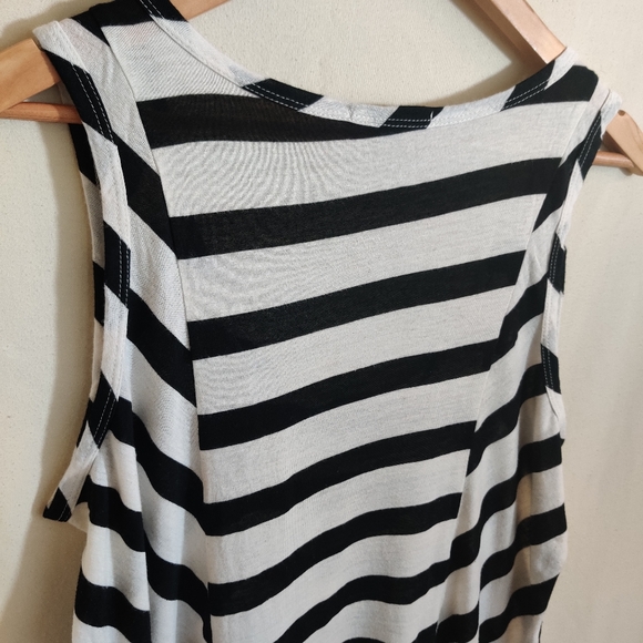 TART Women's Sleeveless Black & White Striped Flowy Scoop Neck Tank Top L - Picture 7 of 8
